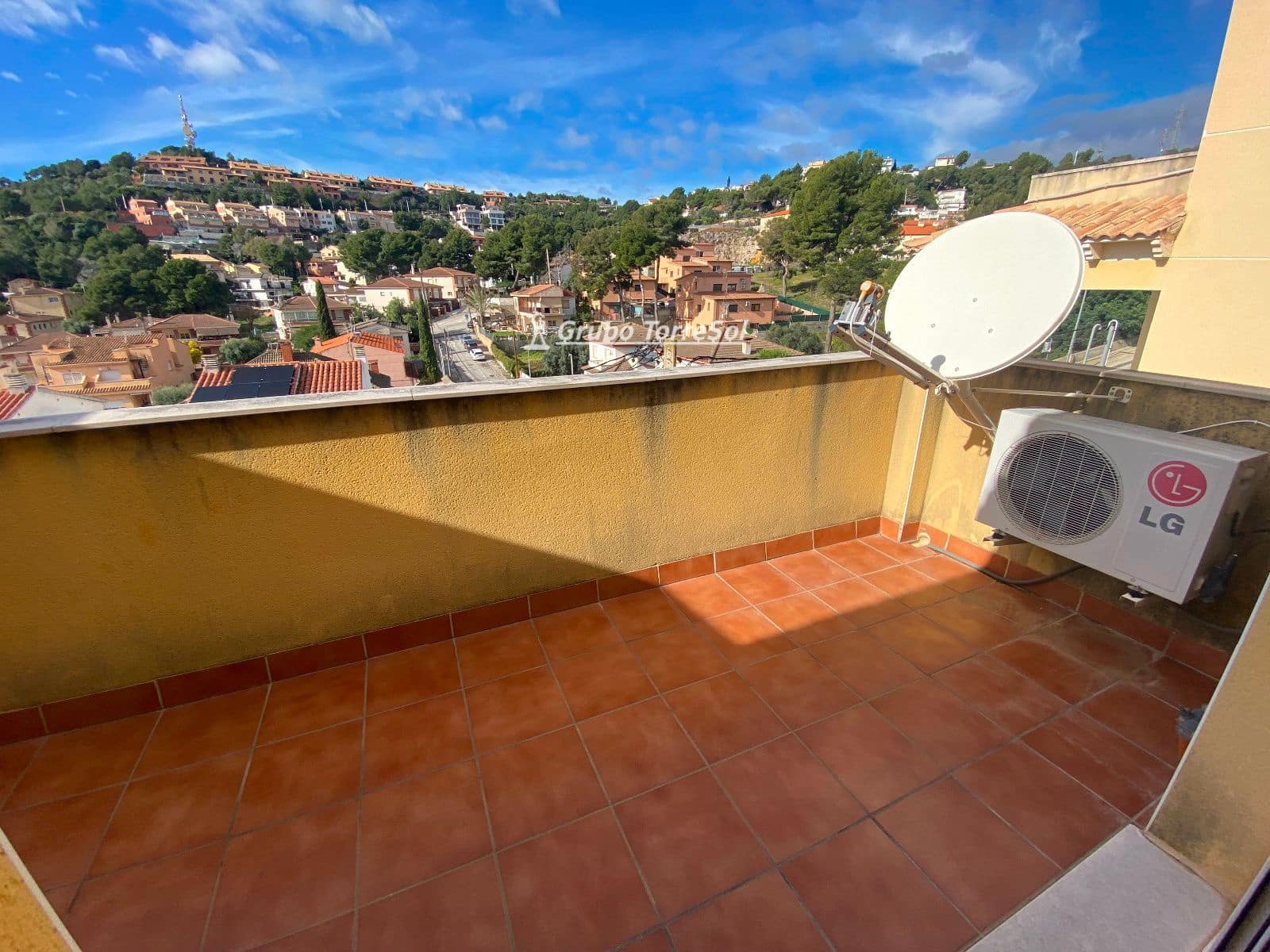 4 bedroom Townhouse for sale in Segur de Calafell with garage - € 357,000 (Ref: 9611976)