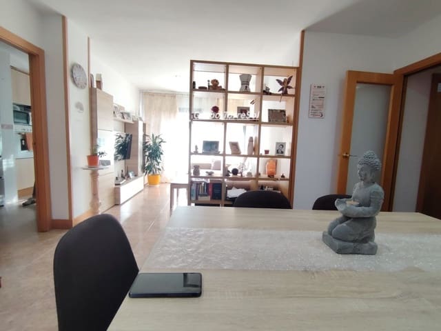 3 bedroom Flat for sale in El Vendrell with garage - € 189,000 (Ref: 9619628)