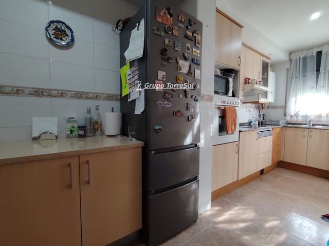 3 bedroom Flat for sale in El Vendrell with garage - € 189,000 (Ref: 9619628)