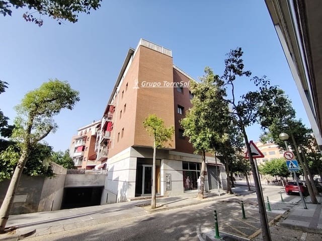 3 bedroom Flat for sale in El Vendrell with garage - € 189,000 (Ref: 9619628)