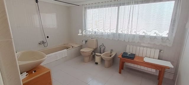 4 sovrum Hus till salu i Coma-Ruga, El Vendrell med garage - 315 000 € (Ref: 9626516)