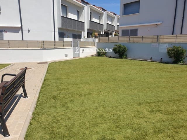 Casa de 4 habitaciones en Roda de Barà en venta con piscina - 240.000 € (Ref: 9626517)