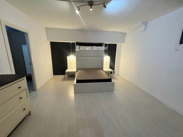 4 soveværelse Byhus til salg i Roda de Barà med swimmingpool - € 240.000 (Ref: 9626517)