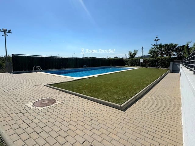 4 soveværelse Byhus til salg i Roda de Barà med swimmingpool - € 240.000 (Ref: 9626517)