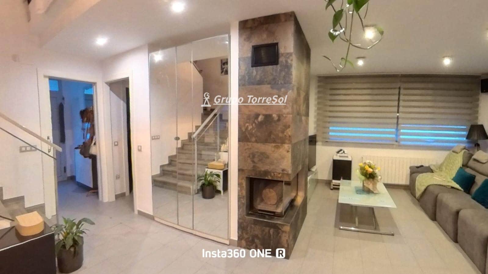 4 soveværelse Villa til salg i El Vendrell med swimmingpool garage - € 465.000 (Ref: 9626518)