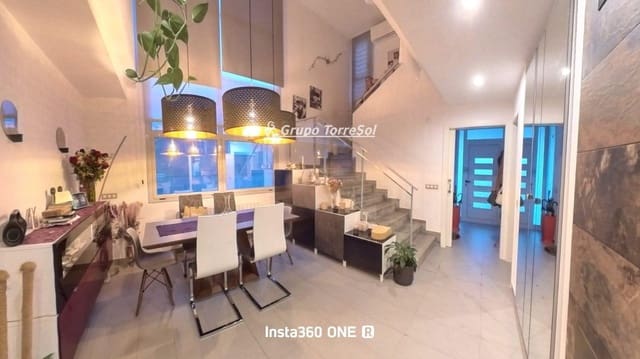 4 soveværelse Villa til salg i El Vendrell med swimmingpool garage - € 465.000 (Ref: 9626518)