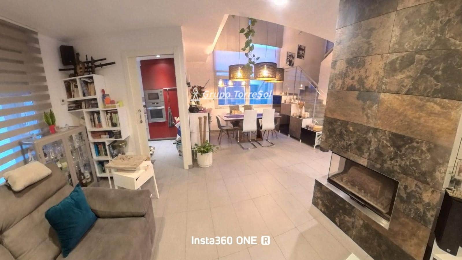 4 soveværelse Villa til salg i El Vendrell med swimmingpool garage - € 465.000 (Ref: 9626518)