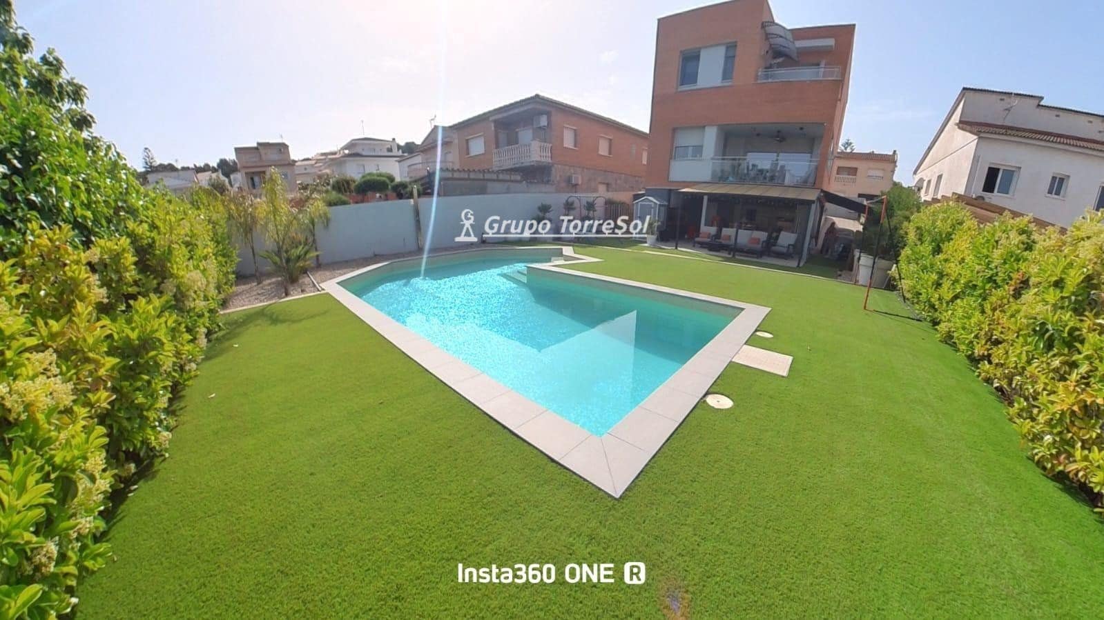 4 soveværelse Villa til salg i El Vendrell med swimmingpool garage - € 465.000 (Ref: 9626518)