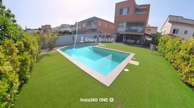 4 soveværelse Villa til salg i El Vendrell med swimmingpool garage - € 465.000 (Ref: 9626518)