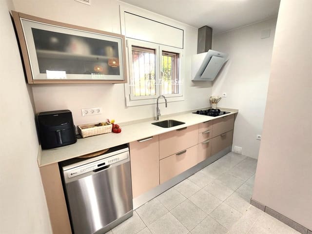 2 makuuhuone Omakotitalo myytävänä paikassa Altafulla mukana 
autotalli - 289 000 € (Ref: 9634929)