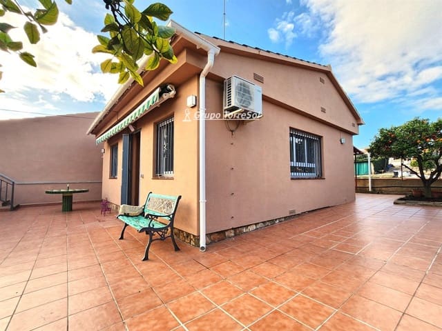 2 makuuhuone Omakotitalo myytävänä paikassa Altafulla mukana 
autotalli - 289 000 € (Ref: 9634929)