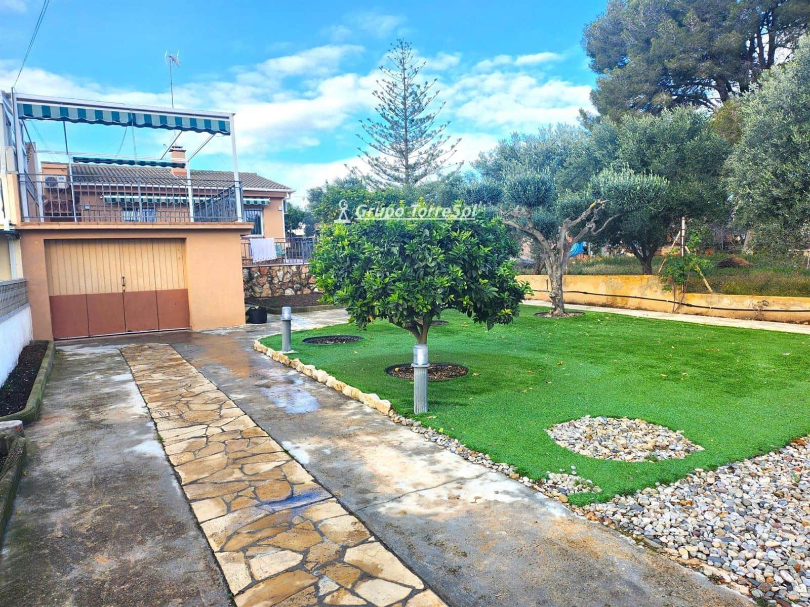 2 makuuhuone Omakotitalo myytävänä paikassa Altafulla mukana 
autotalli - 289 000 € (Ref: 9634929)