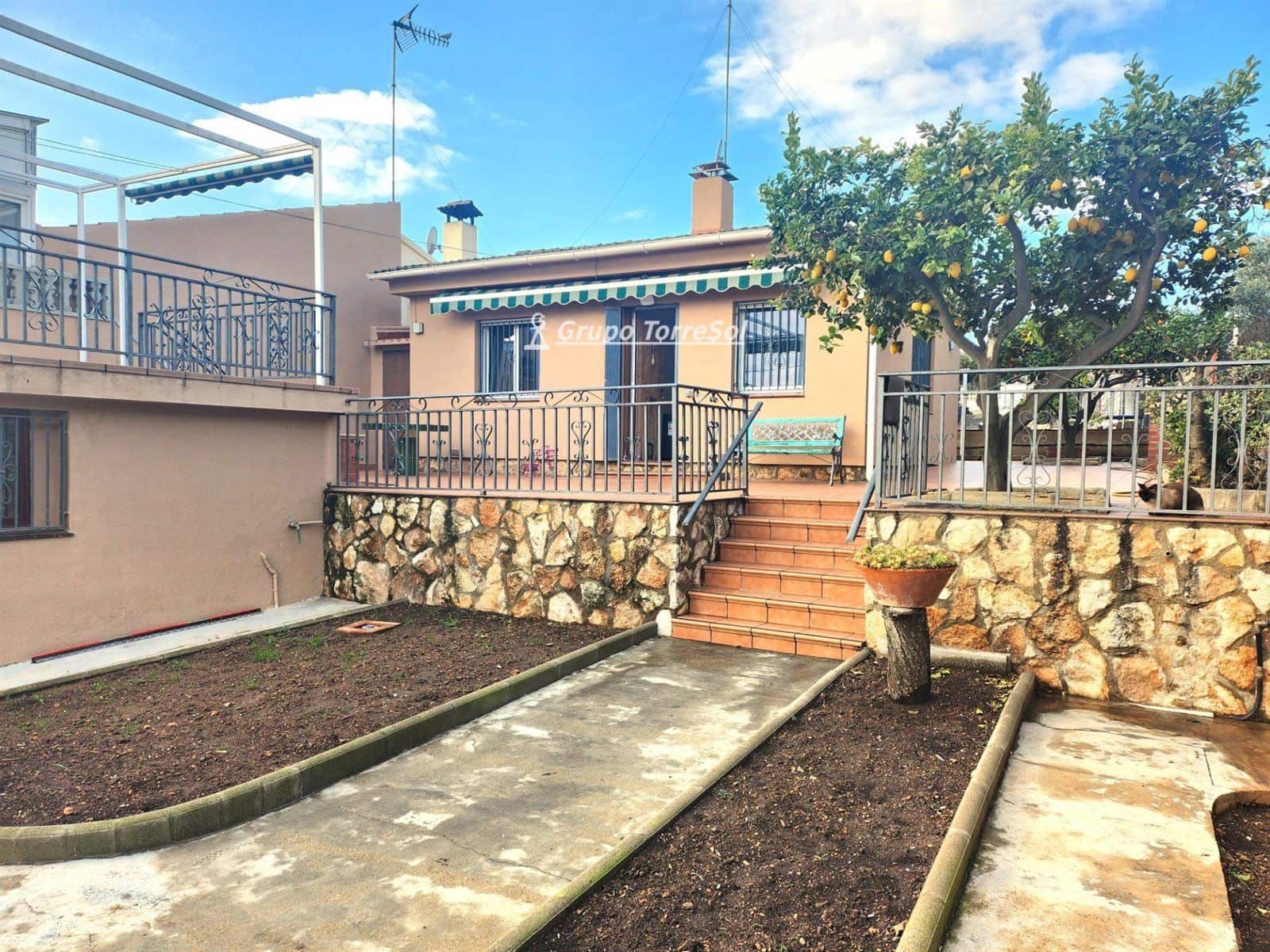 2 makuuhuone Omakotitalo myytävänä paikassa Altafulla mukana 
autotalli - 289 000 € (Ref: 9634929)