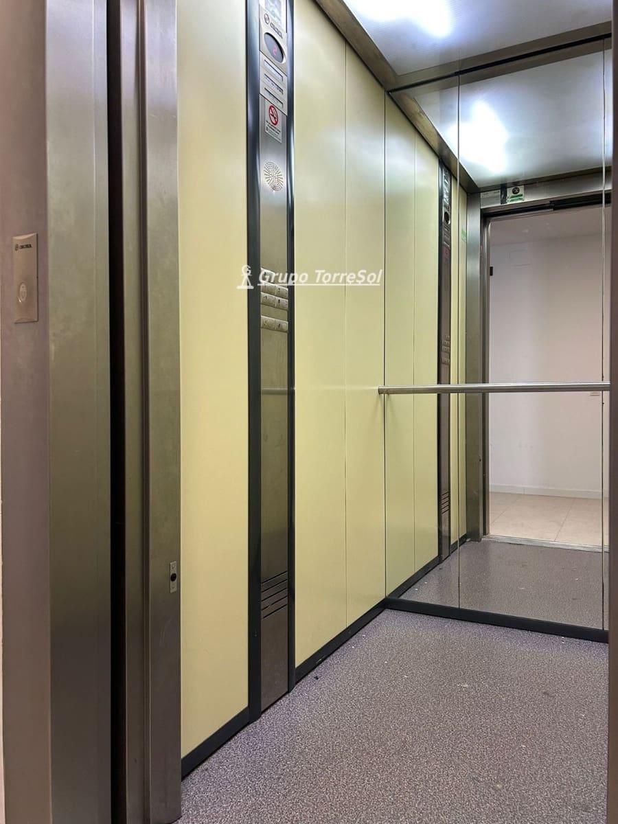 2 sypialnia Mieszkanie na sprzedaż w El Vendrell z basenem garażem - 220 000 € (Ref: 9638025)