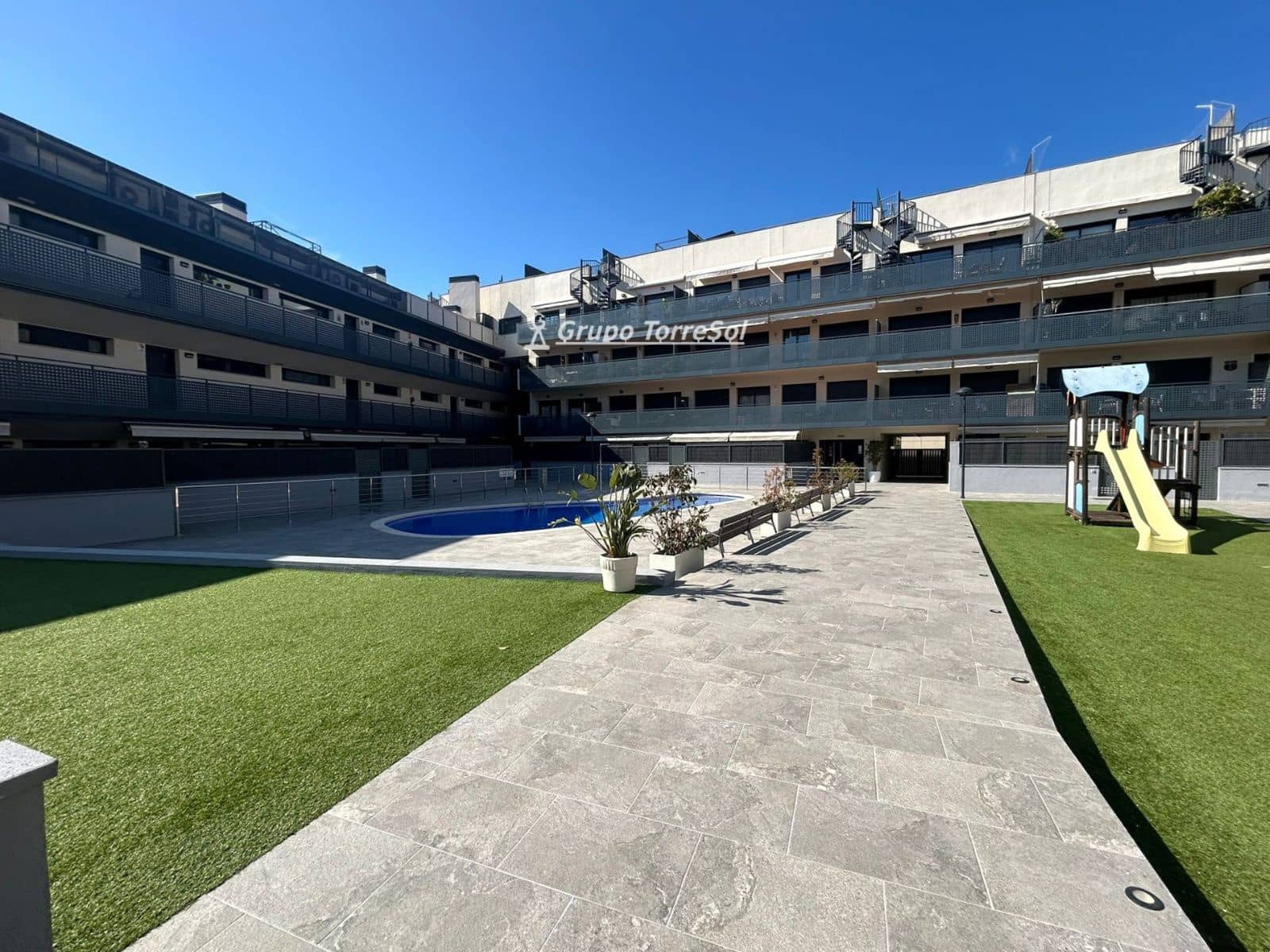 2 sypialnia Mieszkanie na sprzedaż w El Vendrell z basenem garażem - 220 000 € (Ref: 9638025)