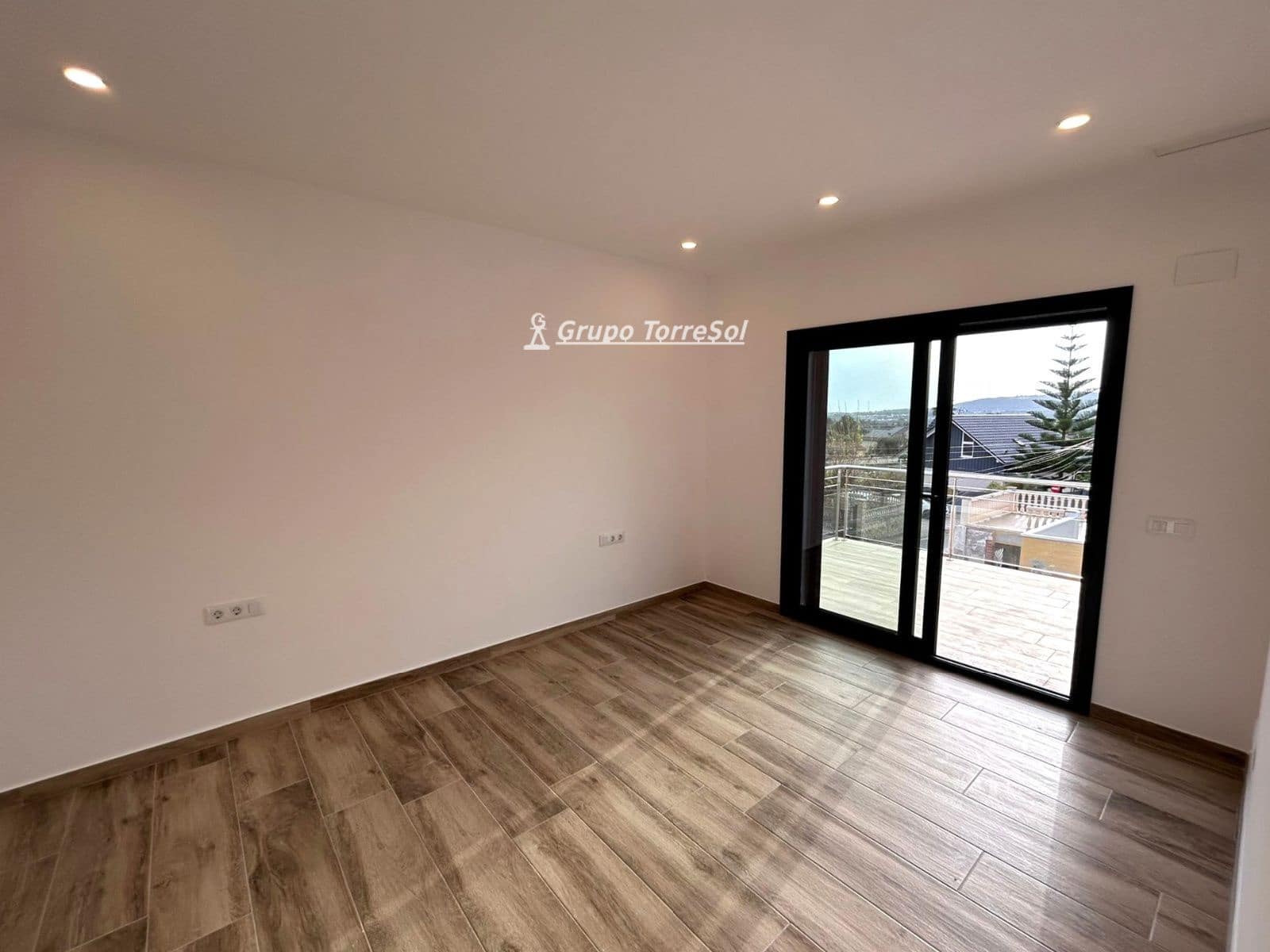 4 soverom Villa til salgs i El Vendrell med svømmebasseng garasje - € 630 000 (Ref: 9650428)