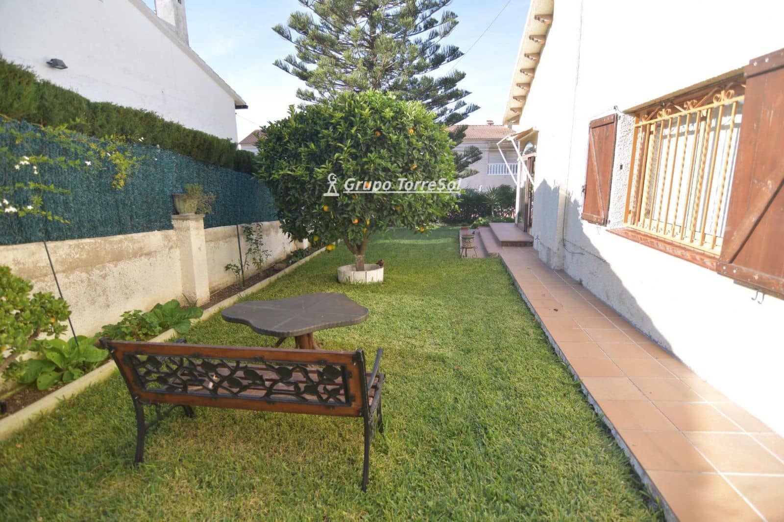 Villa for sale in El Vendrell with garage - € 295,000 (Ref: 9650933)