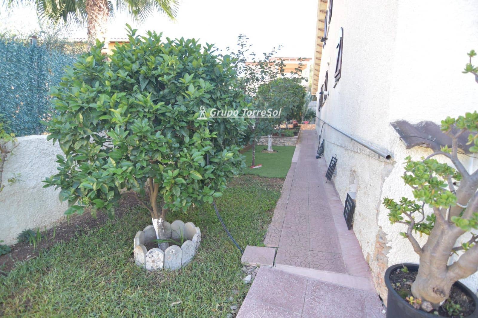 Villa for sale in El Vendrell with garage - € 295,000 (Ref: 9650933)