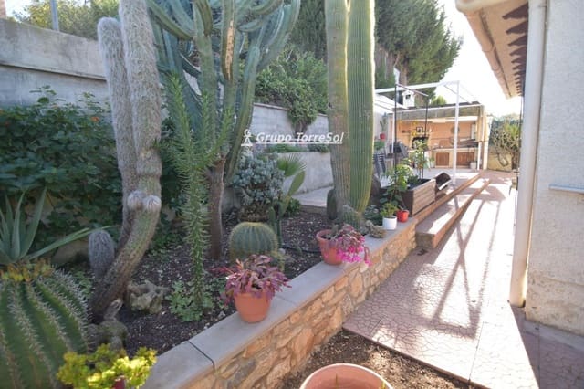 Villa til salgs i El Vendrell med garasje - € 295 000 (Ref: 9650933)