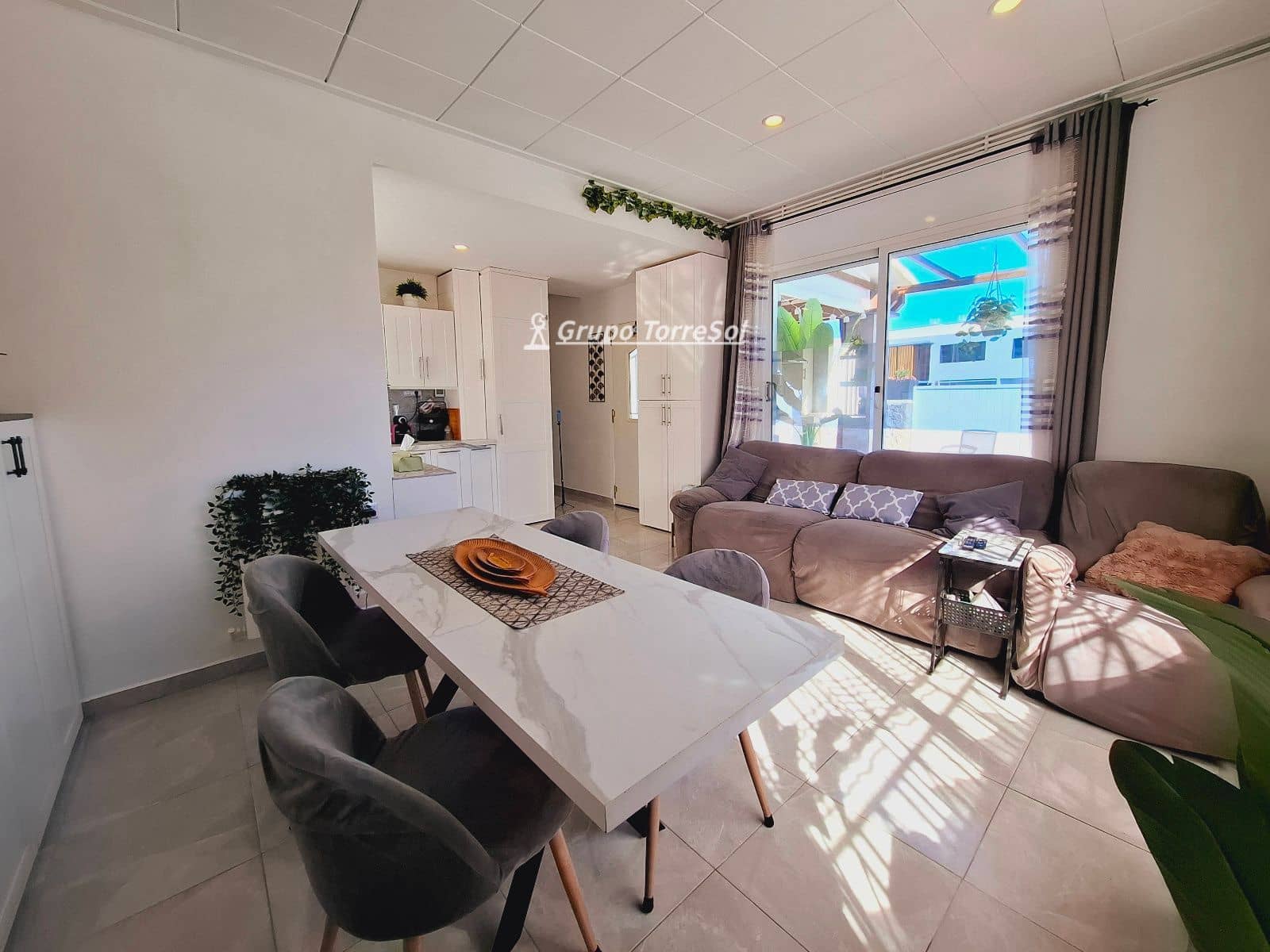 4 makuuhuone Huvila myytävänä paikassa Cunit mukana uima-altaan 
autotalli - 425 000 € (Ref: 9656871)