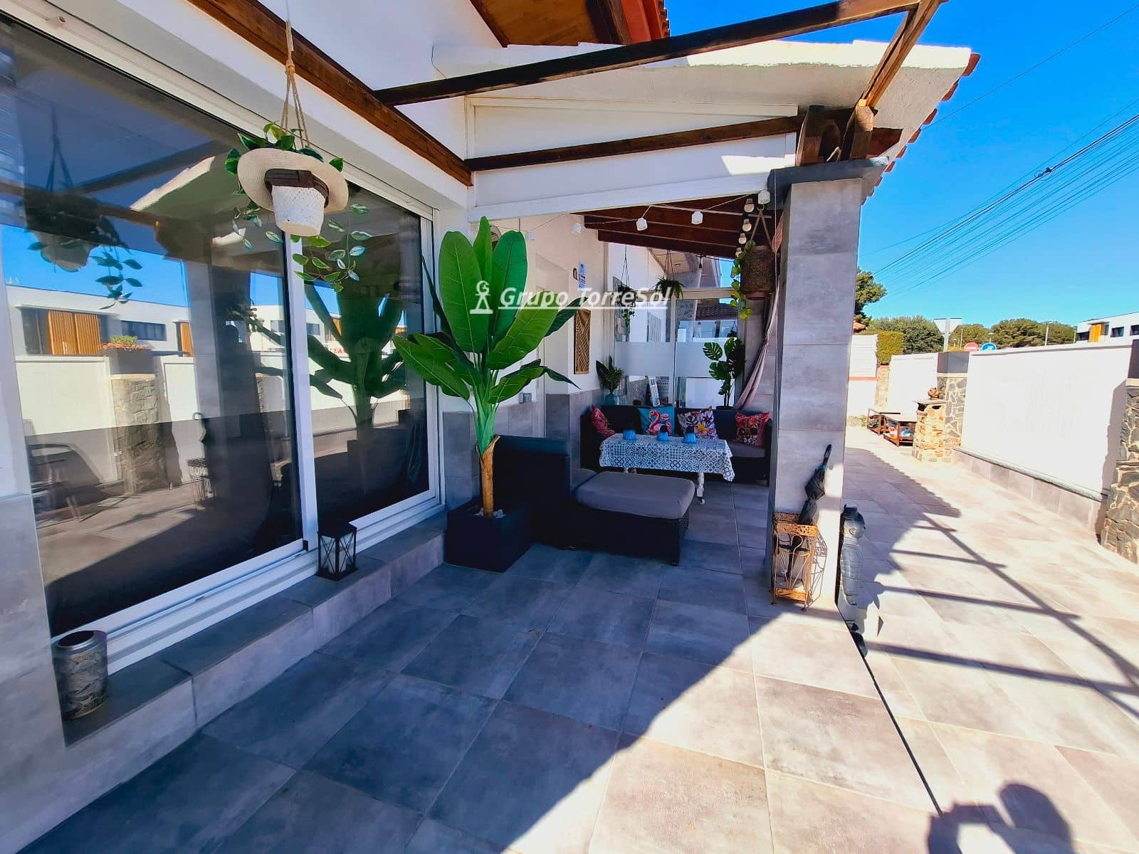 4 makuuhuone Huvila myytävänä paikassa Cunit mukana uima-altaan 
autotalli - 425 000 € (Ref: 9656871)