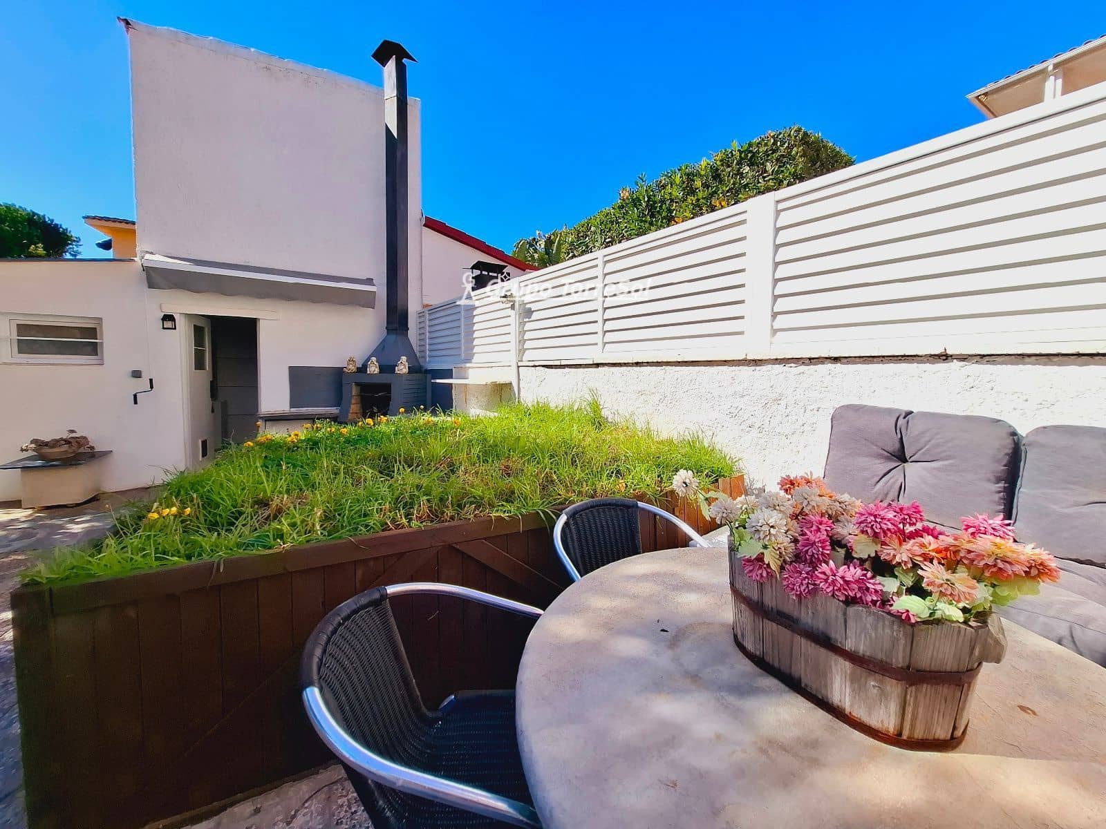 4 makuuhuone Huvila myytävänä paikassa Cunit mukana uima-altaan 
autotalli - 425 000 € (Ref: 9656871)