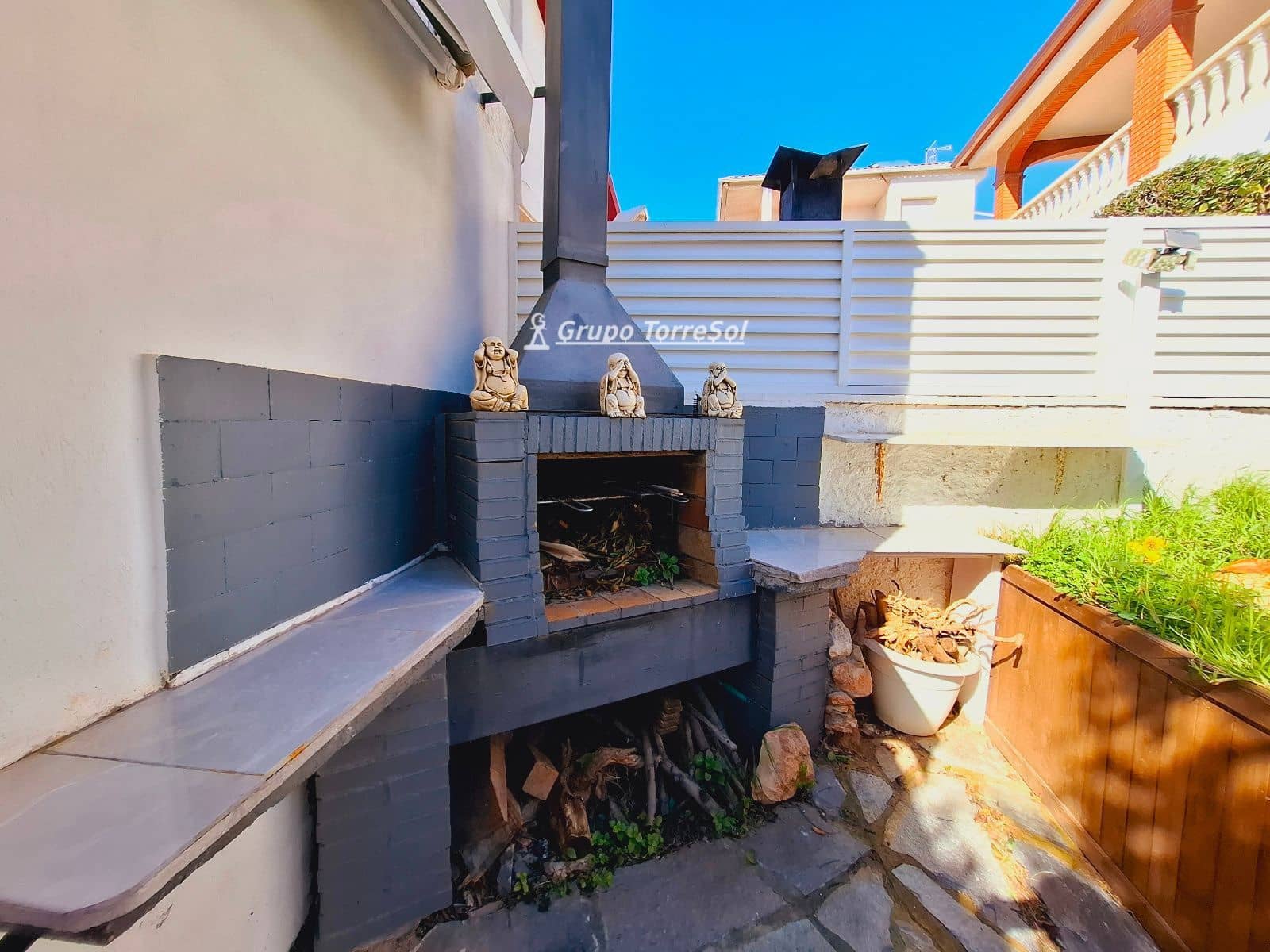 4 makuuhuone Huvila myytävänä paikassa Cunit mukana uima-altaan 
autotalli - 425 000 € (Ref: 9656871)