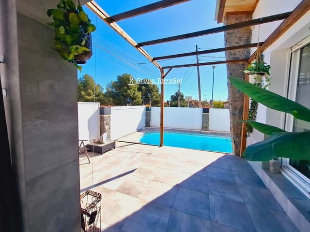 4 makuuhuone Huvila myytävänä paikassa Cunit mukana uima-altaan 
autotalli - 425 000 € (Ref: 9656871)