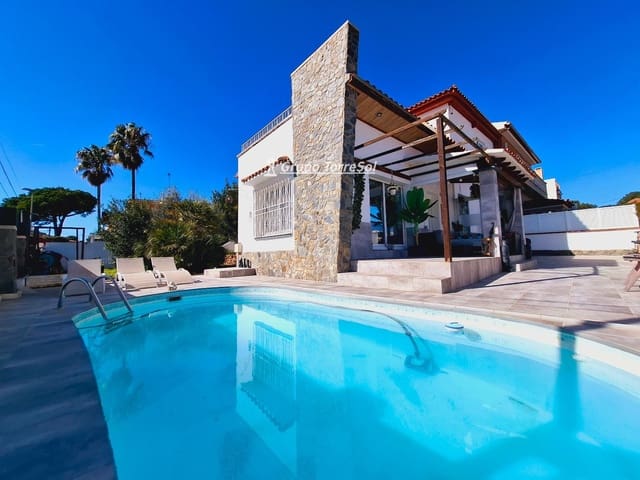 4 makuuhuone Huvila myytävänä paikassa Cunit mukana uima-altaan 
autotalli - 425 000 € (Ref: 9656871)