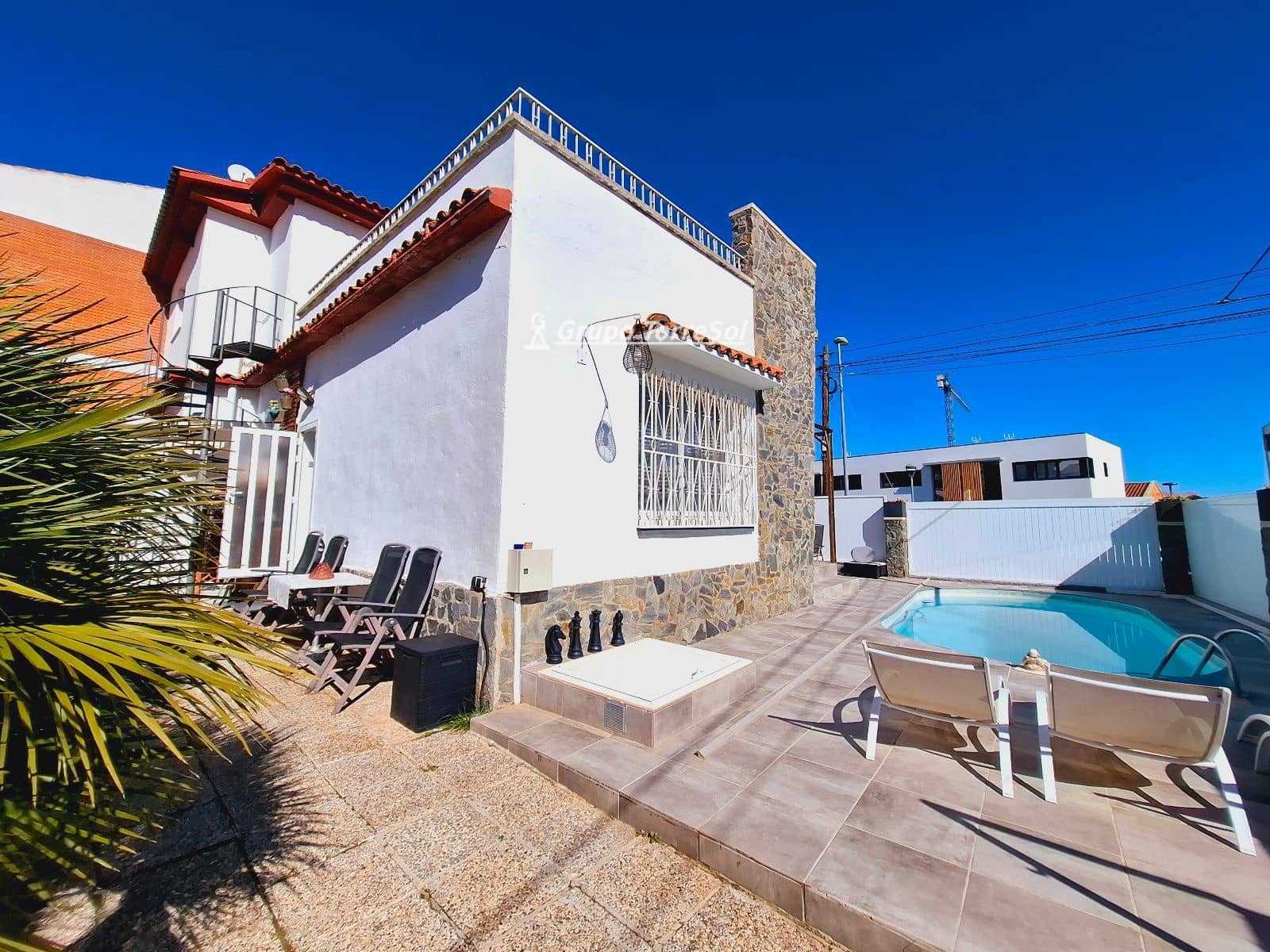 4 makuuhuone Huvila myytävänä paikassa Cunit mukana uima-altaan 
autotalli - 425 000 € (Ref: 9656871)