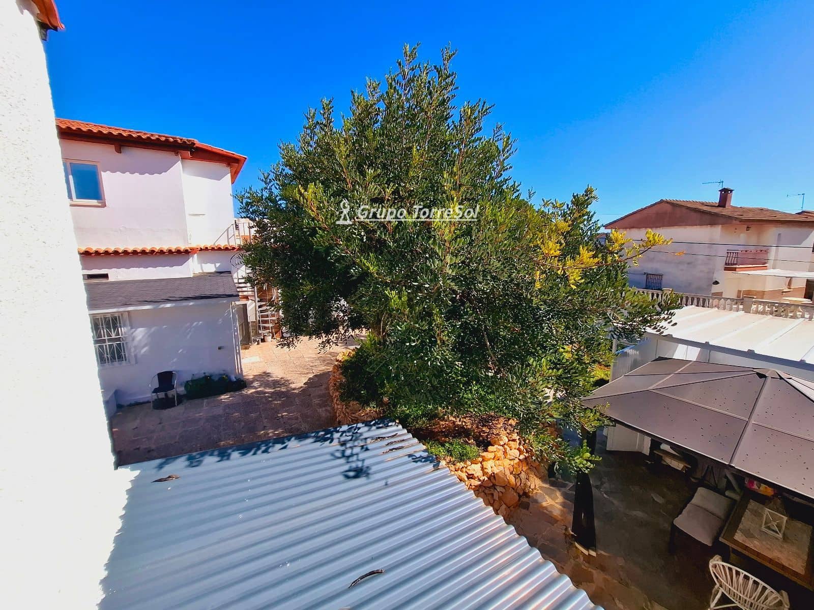 4 makuuhuone Huvila myytävänä paikassa Cunit mukana uima-altaan 
autotalli - 425 000 € (Ref: 9656871)