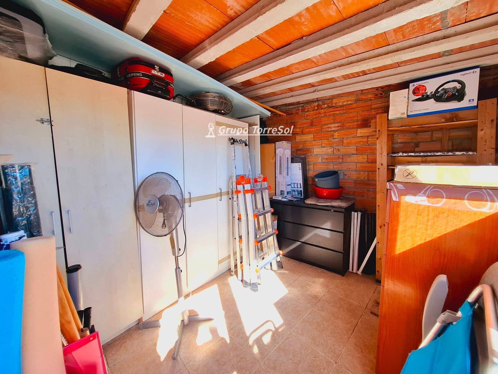 4 makuuhuone Huvila myytävänä paikassa Cunit mukana uima-altaan 
autotalli - 425 000 € (Ref: 9656871)