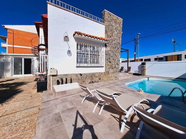 4 makuuhuone Huvila myytävänä paikassa Cunit mukana uima-altaan 
autotalli - 425 000 € (Ref: 9656871)