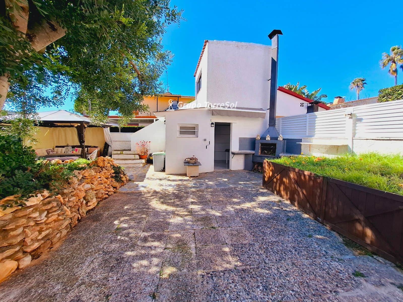 4 makuuhuone Huvila myytävänä paikassa Cunit mukana uima-altaan 
autotalli - 425 000 € (Ref: 9656871)