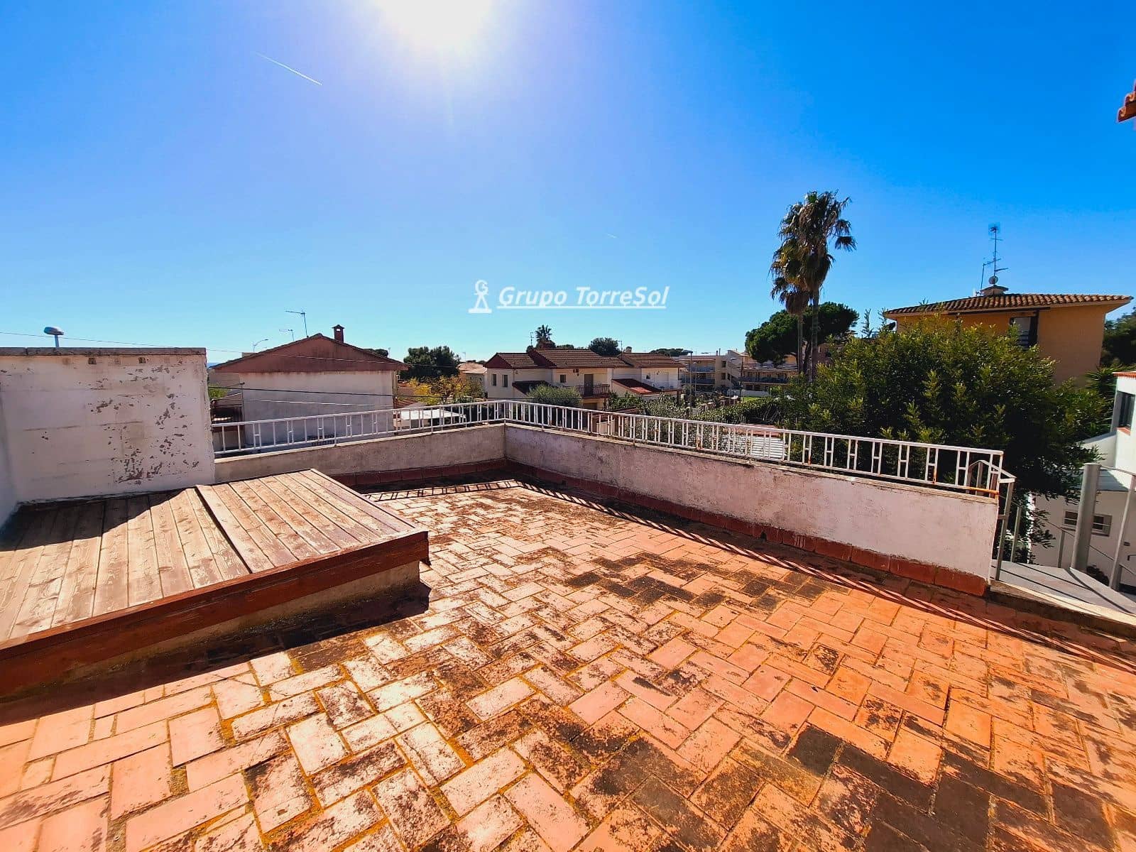 4 makuuhuone Huvila myytävänä paikassa Cunit mukana uima-altaan 
autotalli - 425 000 € (Ref: 9656871)