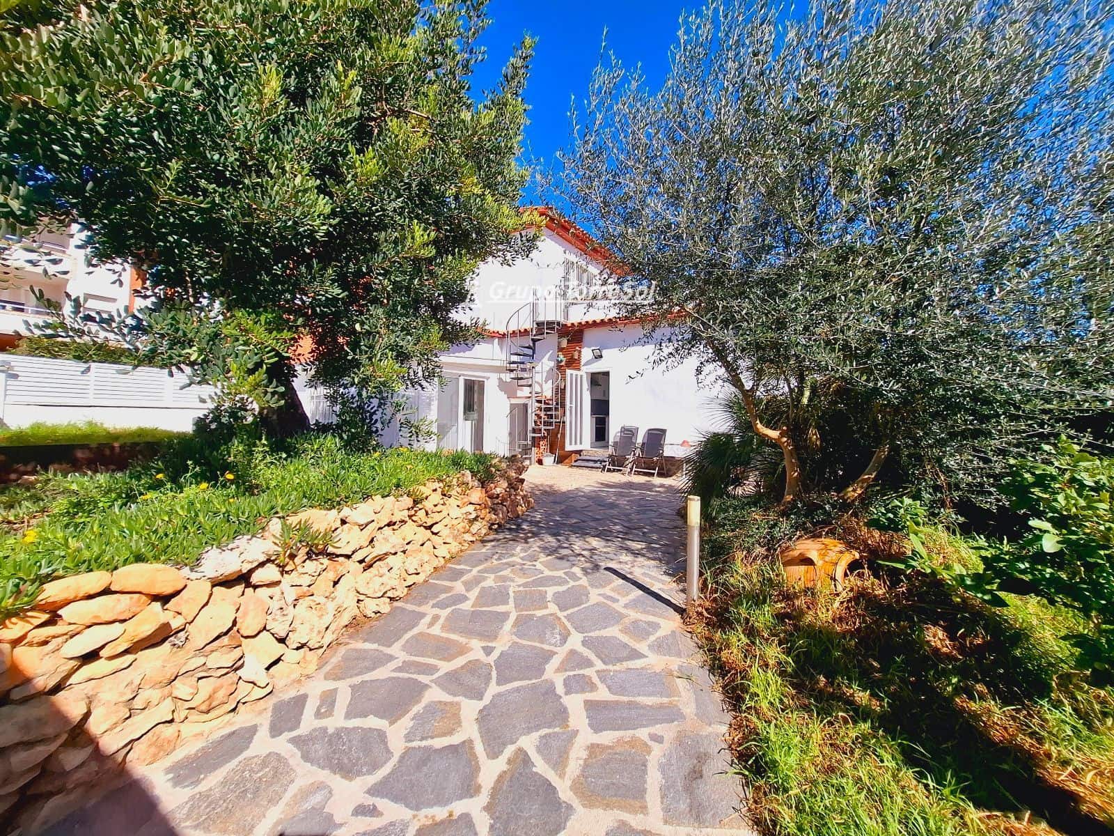 4 makuuhuone Huvila myytävänä paikassa Cunit mukana uima-altaan 
autotalli - 425 000 € (Ref: 9656871)