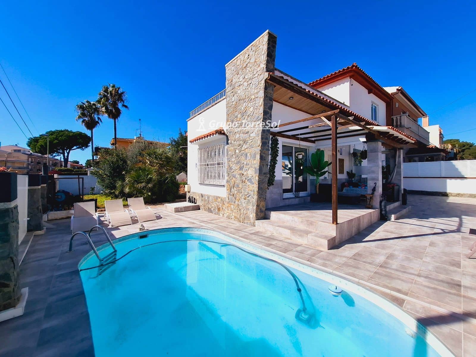 4 bedroom Villa for sale in Cunit with pool garage - € 425,000 (Ref: 9656871)