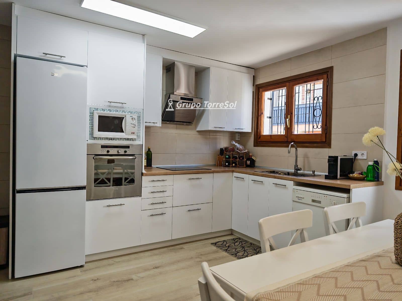 3 makuuhuone Omakotitalo myytävänä paikassa Cunit mukana 
autotalli - 375 000 € (Ref: 9685787)