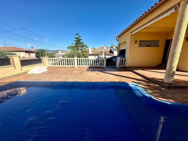 3 sypialnia Willa na sprzedaż w El Vendrell z basenem garażem - 315 000 € (Ref: 9694051)