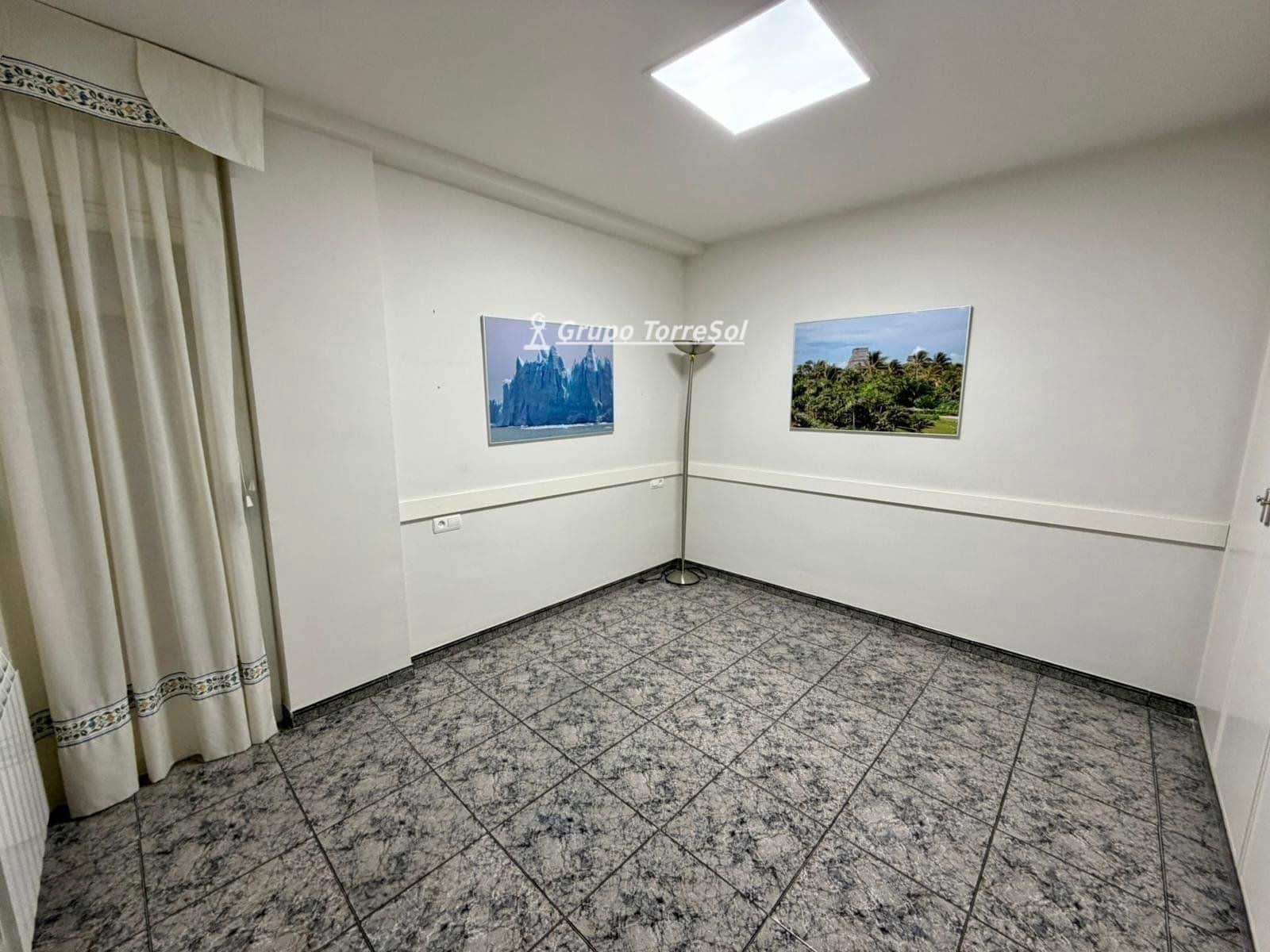 2 bedroom Flat for sale in El Vendrell with garage - € 169,000 (Ref: 9694053)