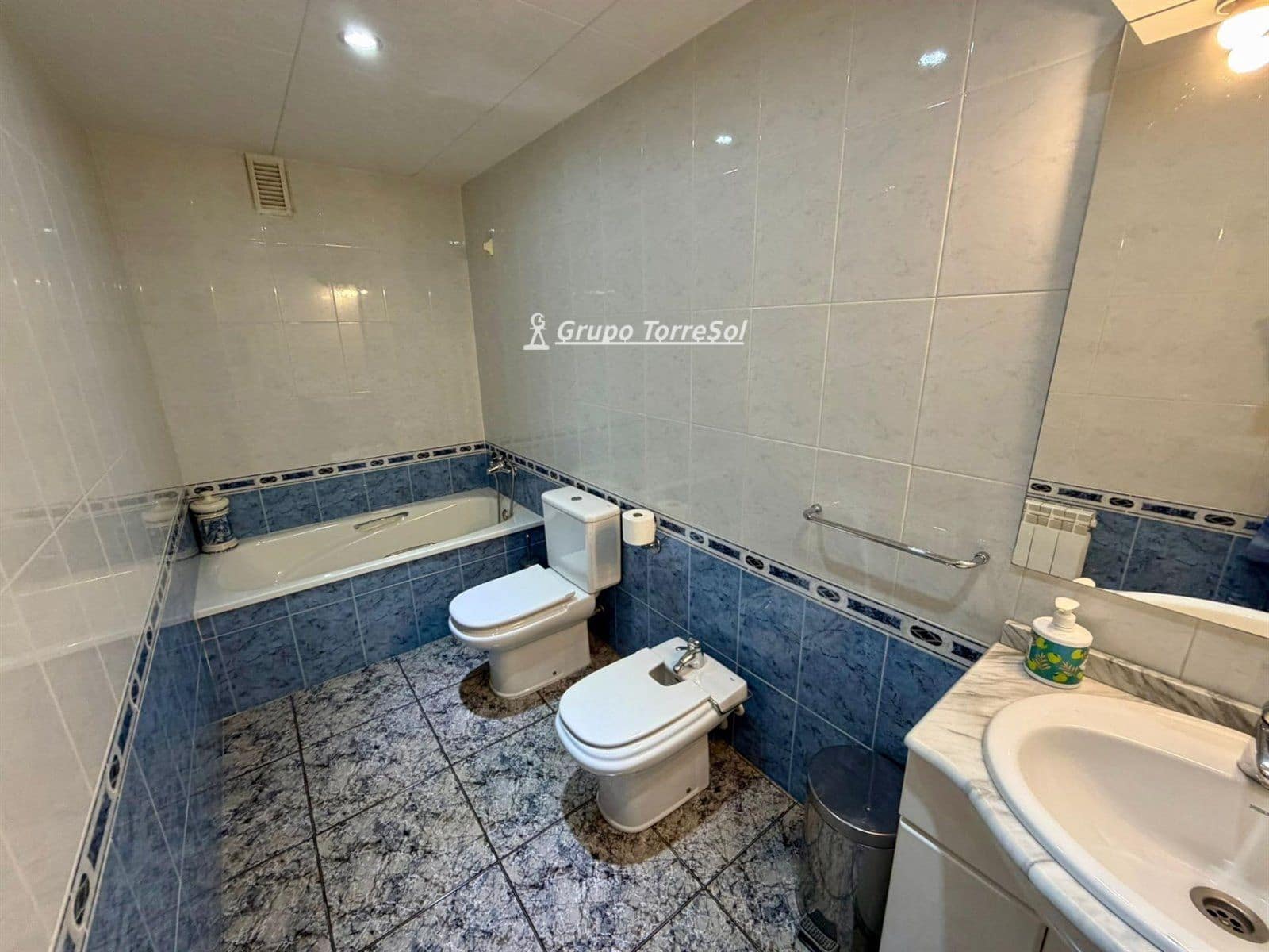 2 bedroom Flat for sale in El Vendrell with garage - € 169,000 (Ref: 9694053)