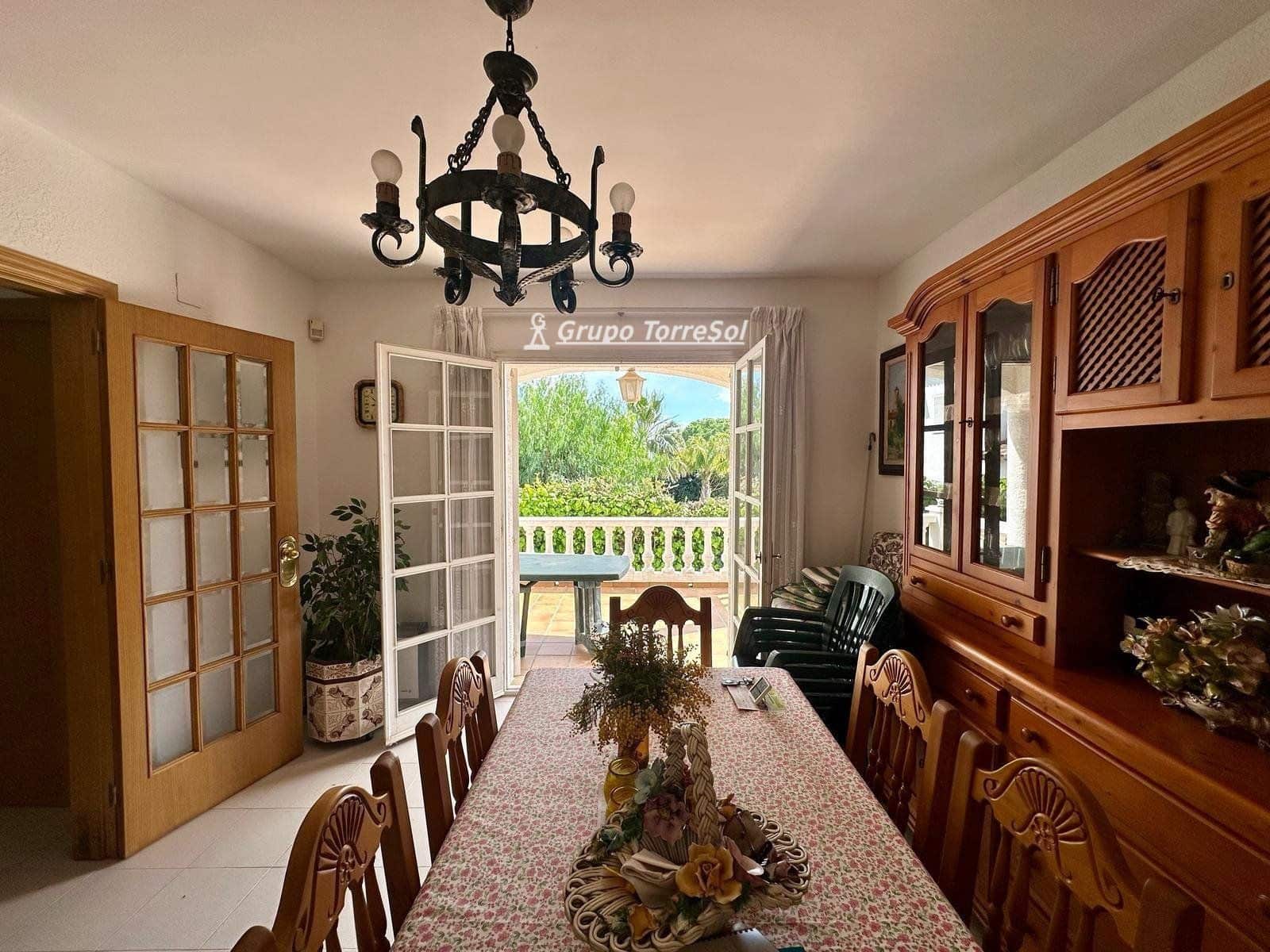 4 bedroom Villa for sale in El Vendrell with pool garage - € 369,000 (Ref: 9694054)