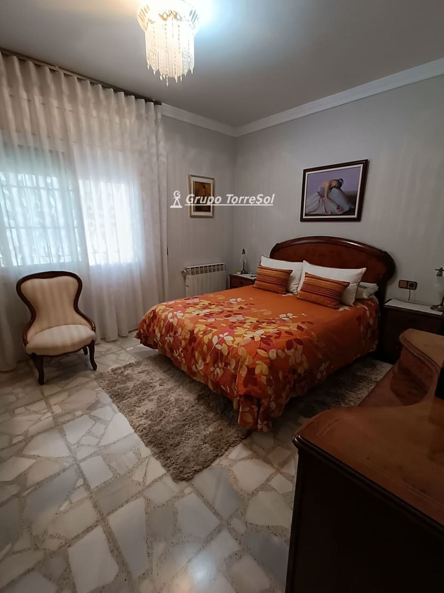 6 bedroom Villa for sale in Segur de Calafell with pool garage - € 480,000 (Ref: 9700202)