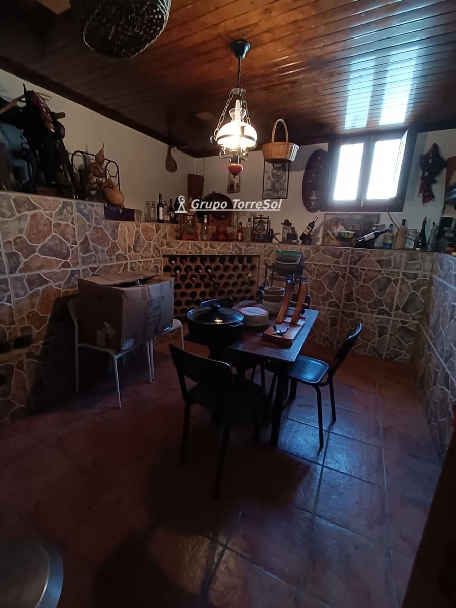 6 bedroom Villa for sale in Segur de Calafell with pool garage - € 480,000 (Ref: 9700202)