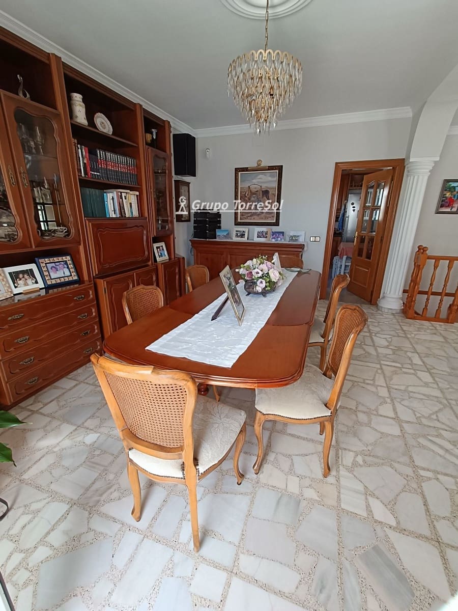 6 bedroom Villa for sale in Segur de Calafell with pool garage - € 480,000 (Ref: 9700202)