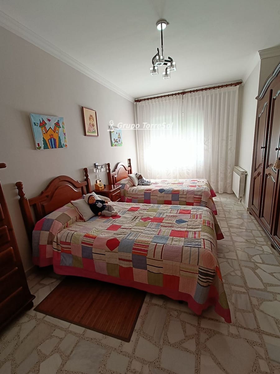 6 bedroom Villa for sale in Segur de Calafell with pool garage - € 480,000 (Ref: 9700202)