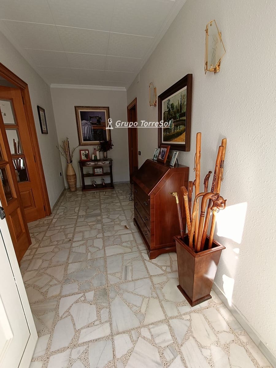 6 bedroom Villa for sale in Segur de Calafell with pool garage - € 480,000 (Ref: 9700202)