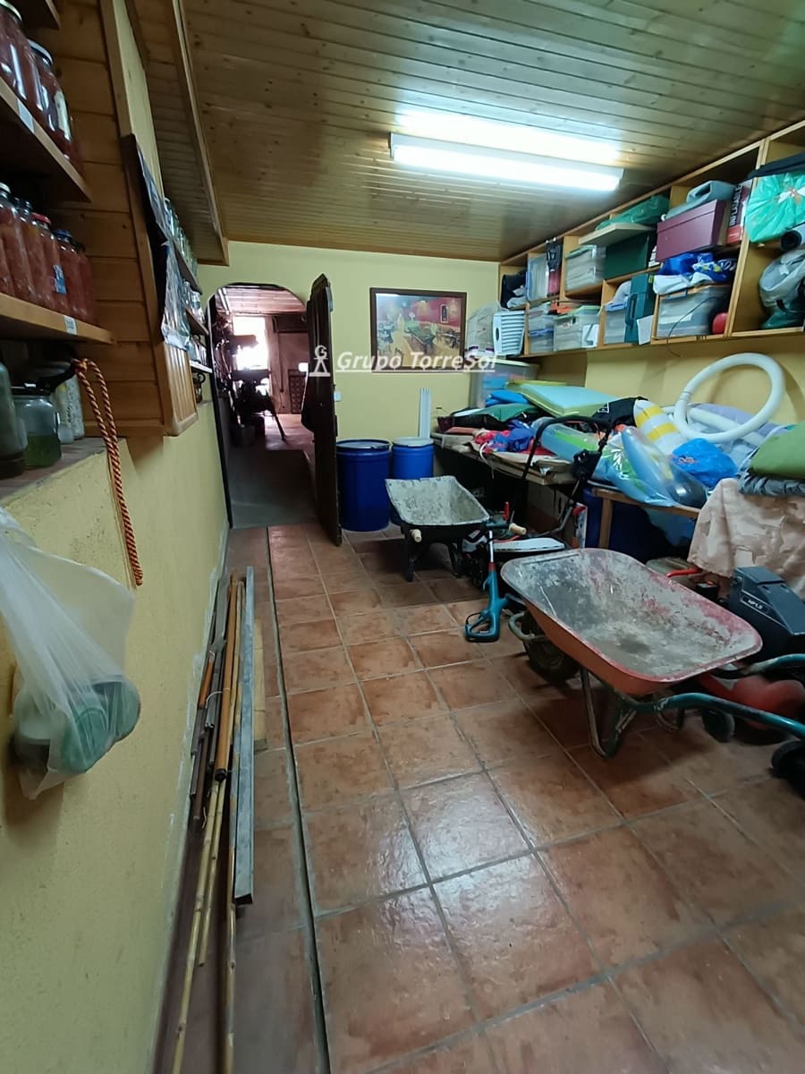 6 bedroom Villa for sale in Segur de Calafell with pool garage - € 480,000 (Ref: 9700202)