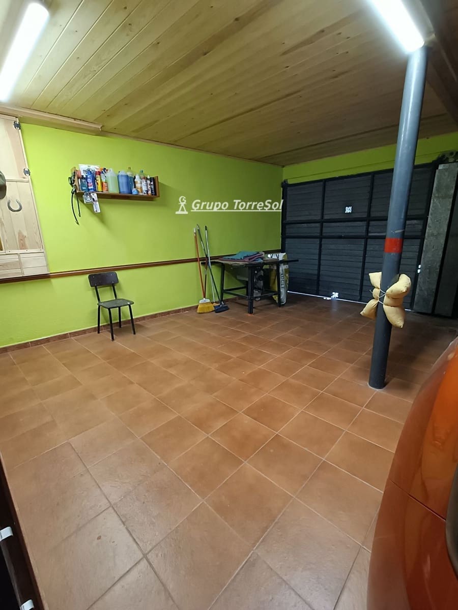 6 bedroom Villa for sale in Segur de Calafell with pool garage - € 480,000 (Ref: 9700202)