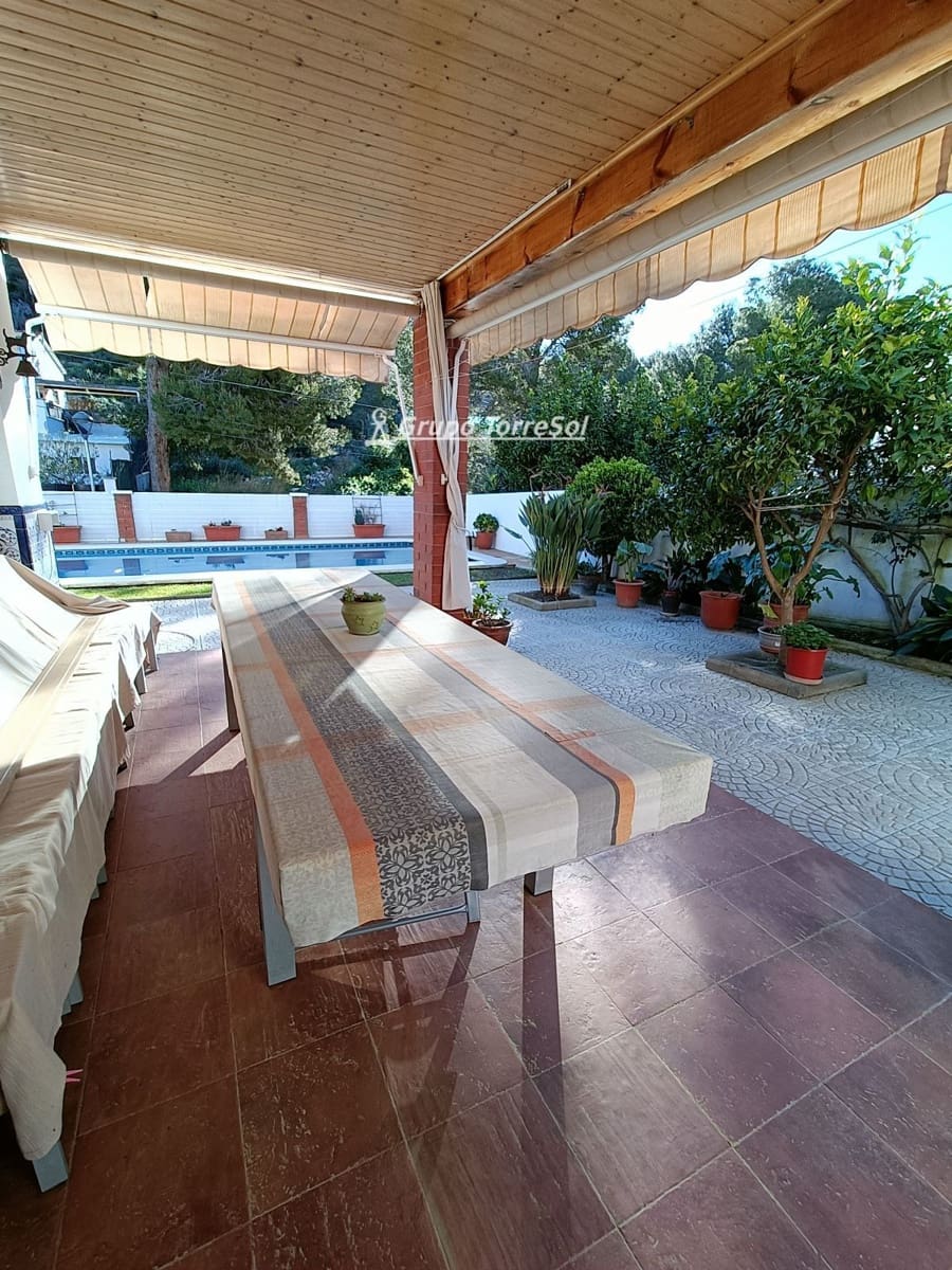 6 bedroom Villa for sale in Segur de Calafell with pool garage - € 480,000 (Ref: 9700202)